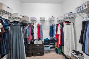 Master Bedroom Walk-in Closet1