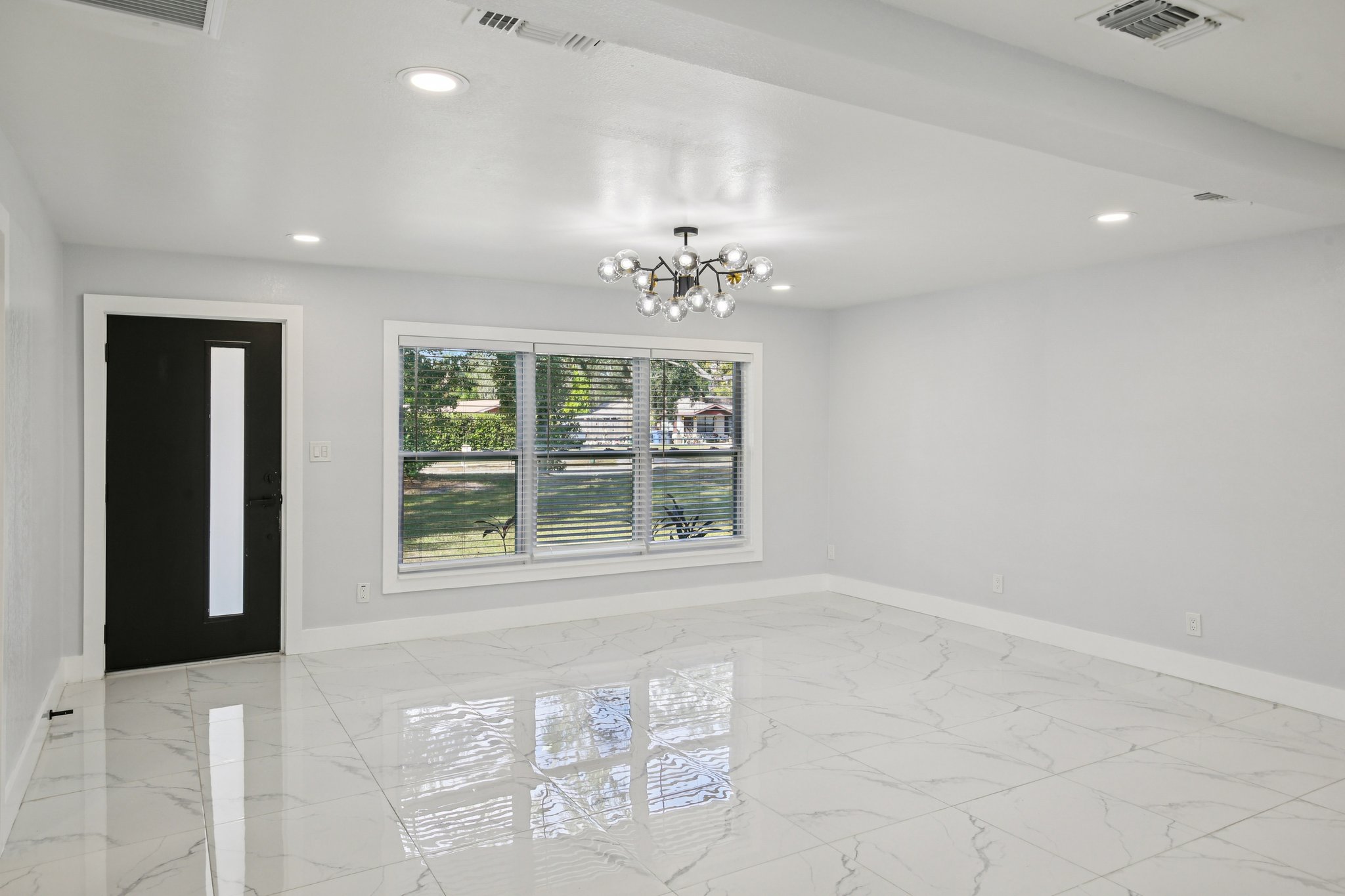 N Boulevard St-S0401-009.jpg