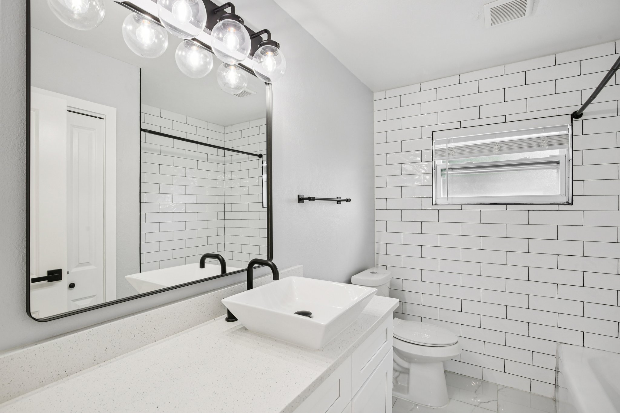 N Boulevard St-S0401-022.jpg