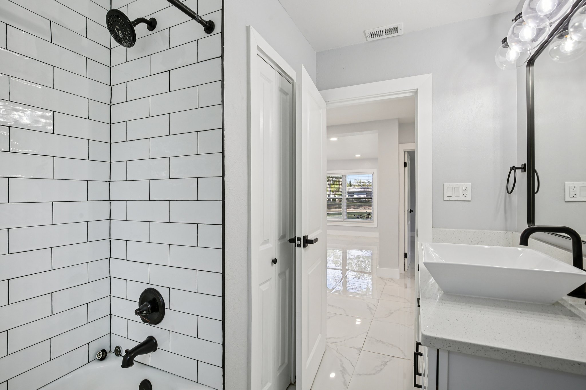 N Boulevard St-S0401-023.jpg