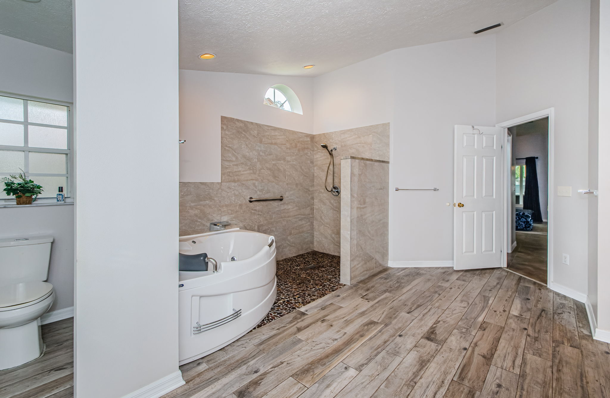 Primary Bathroom 1C