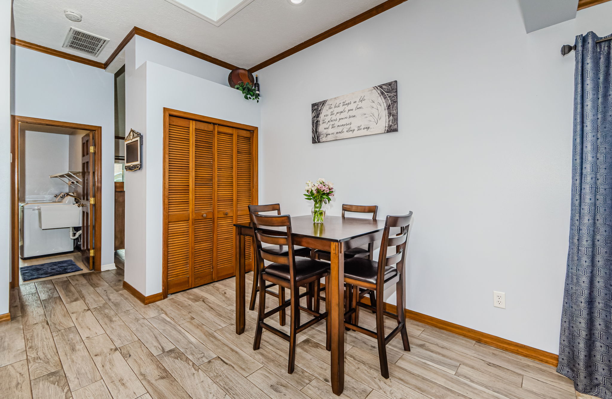 Kitchen Eat In Area