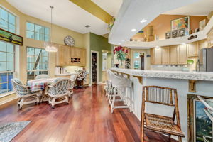 Kitchen/Breakfast Area