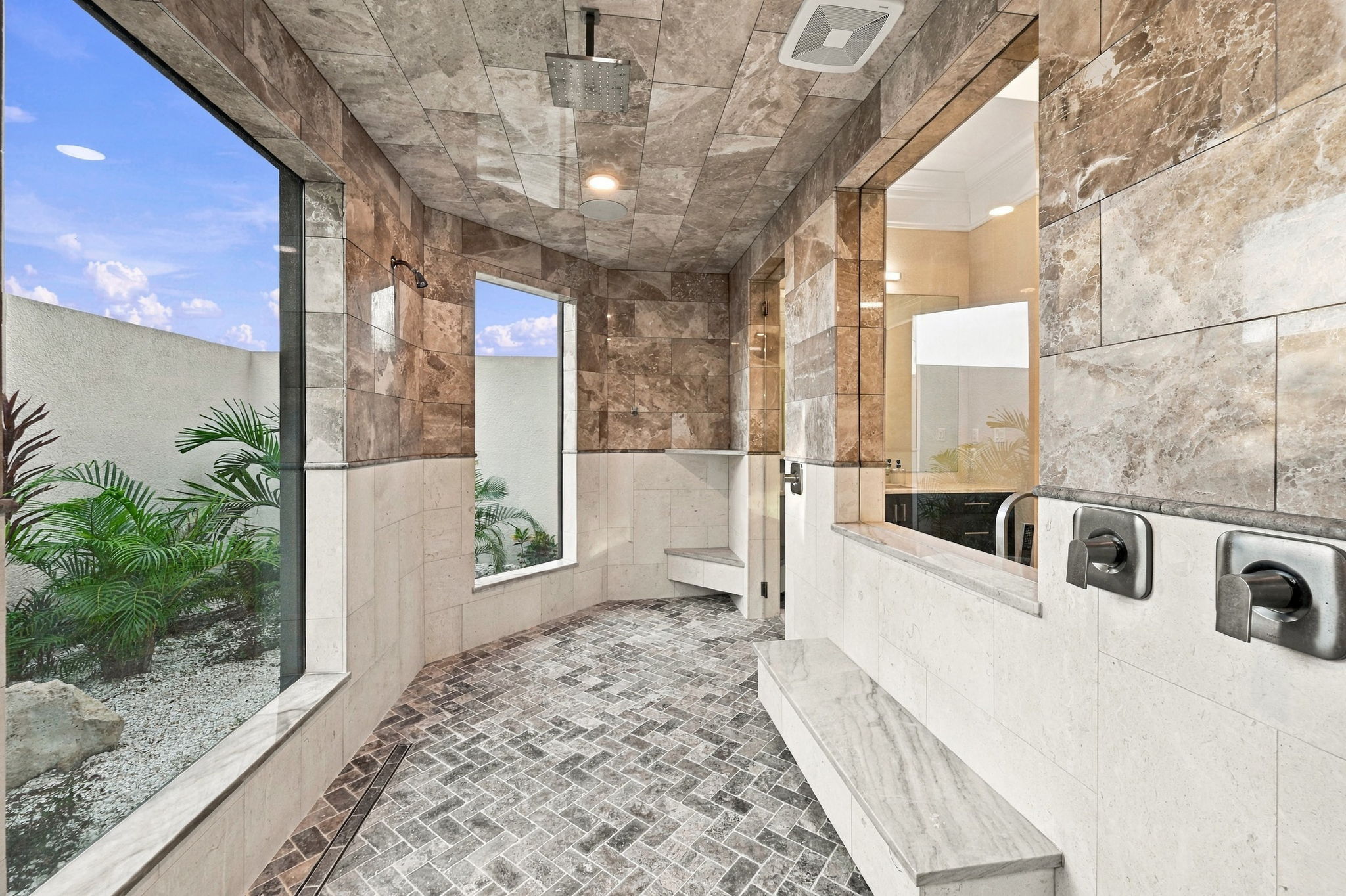 Primary Bathroom1e