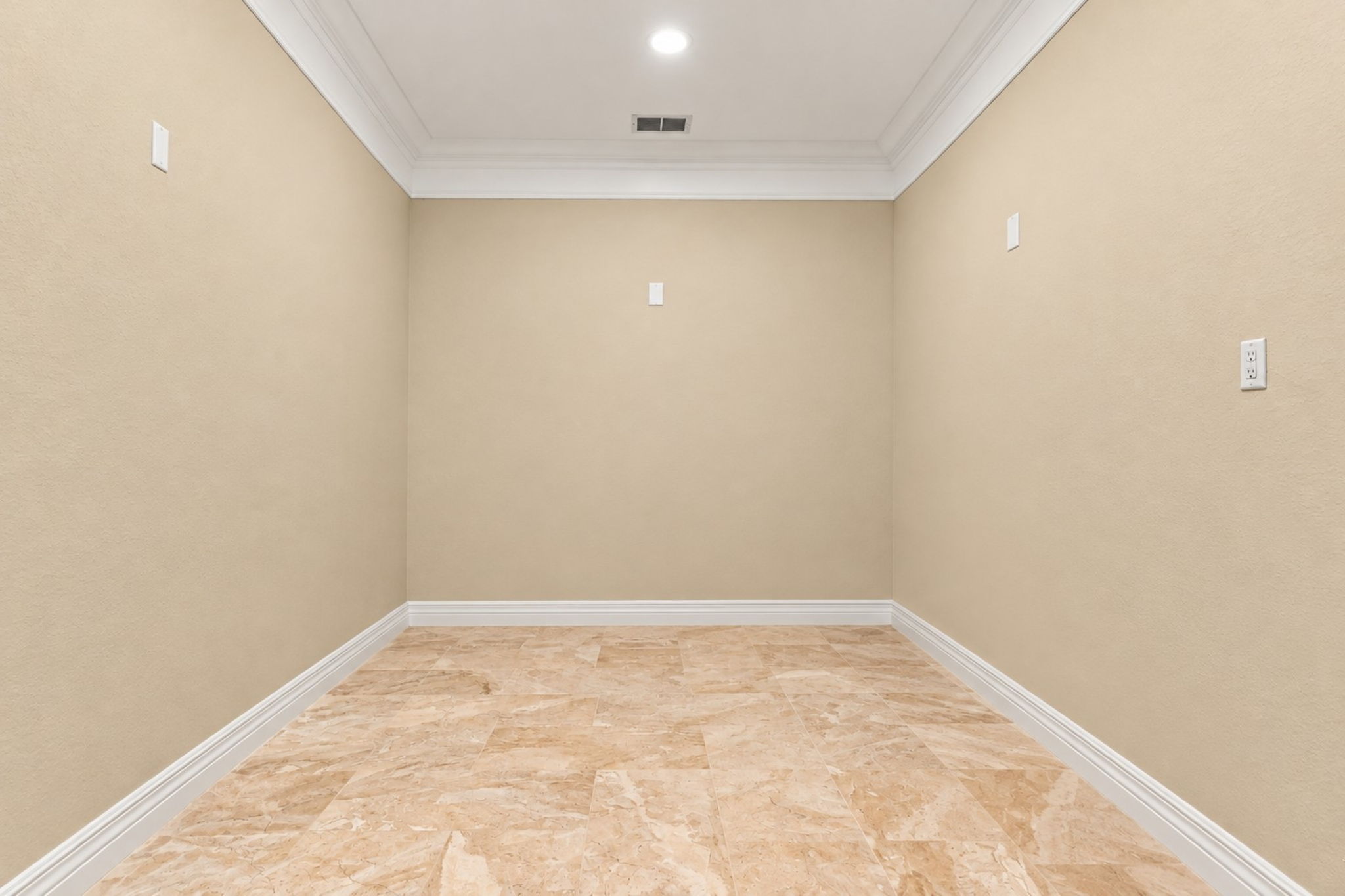 Primary Bedroom Walk-in Closet-e