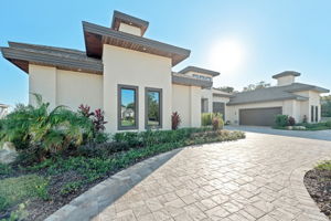 Front Exterior8