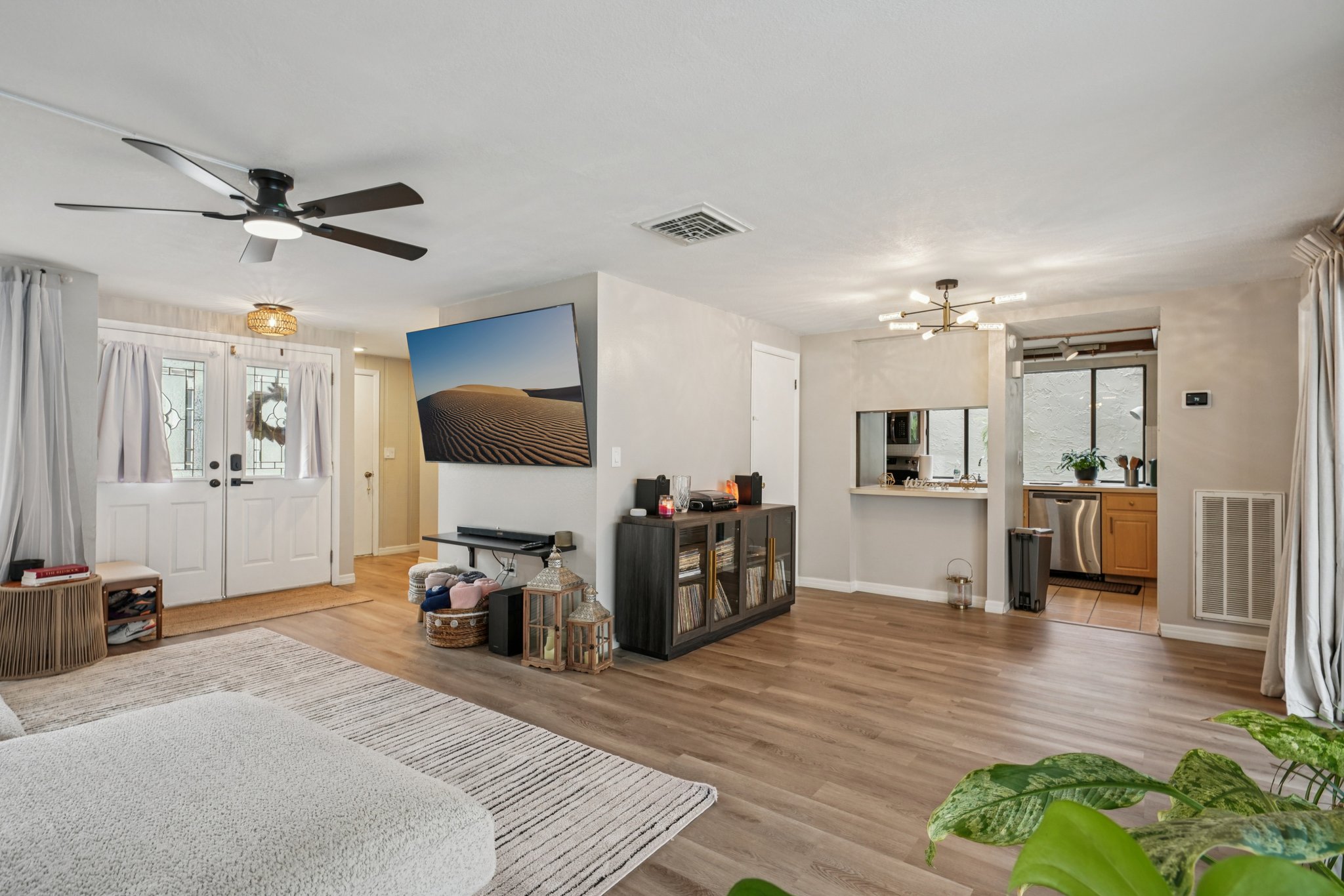 Settlers Dr-S0212-014.jpg