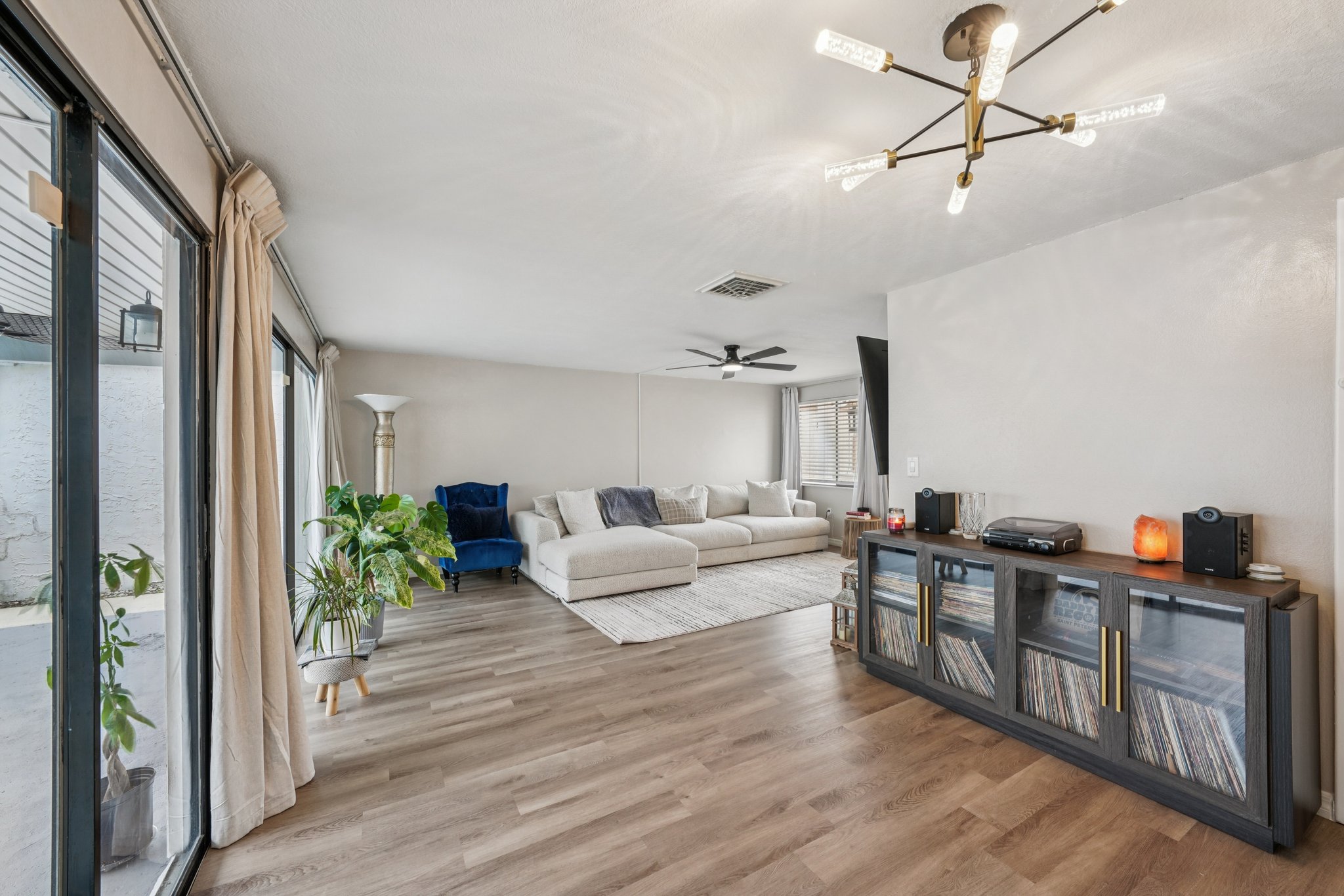 Settlers Dr-S0212-017.jpg