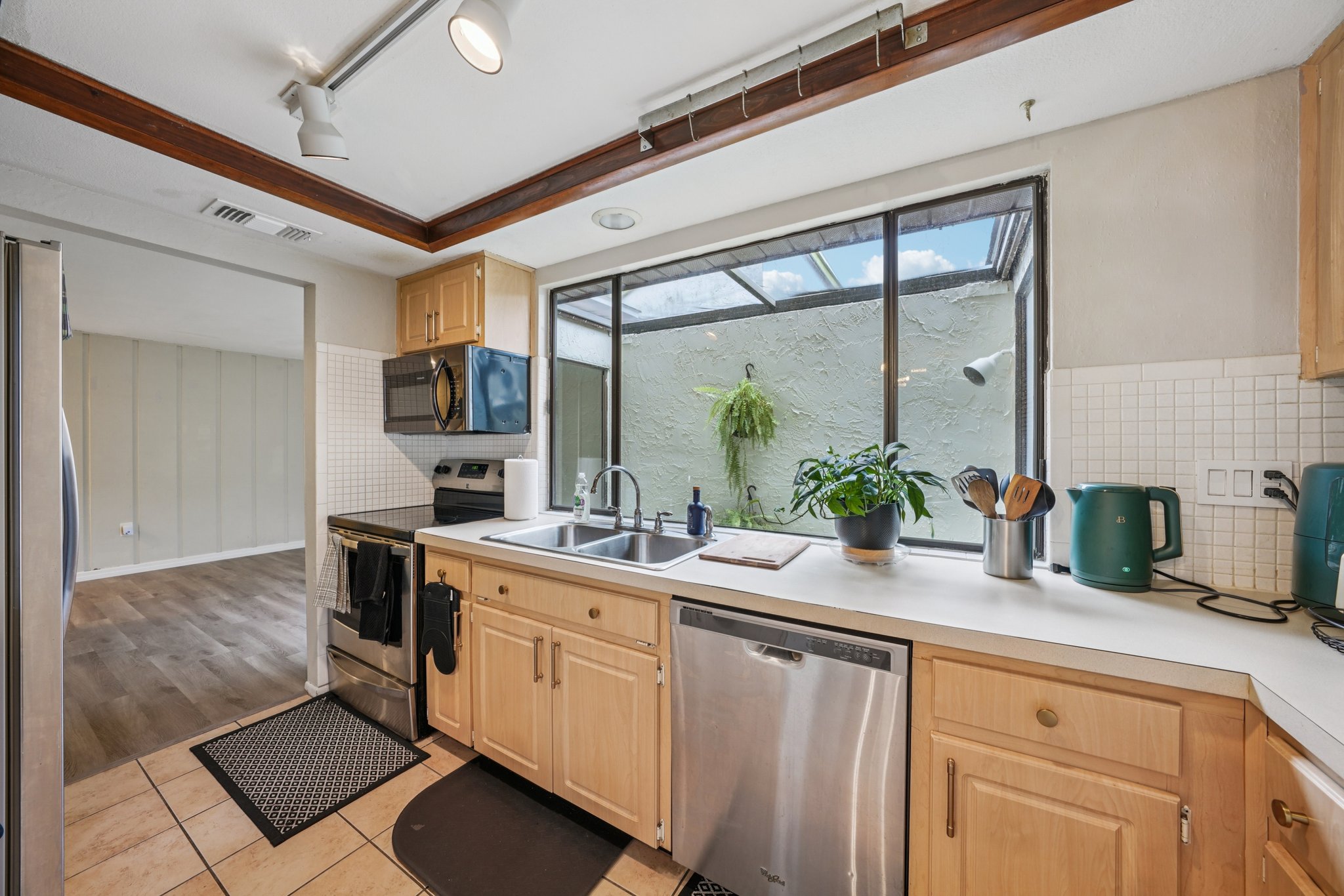 Settlers Dr-S0212-022.jpg