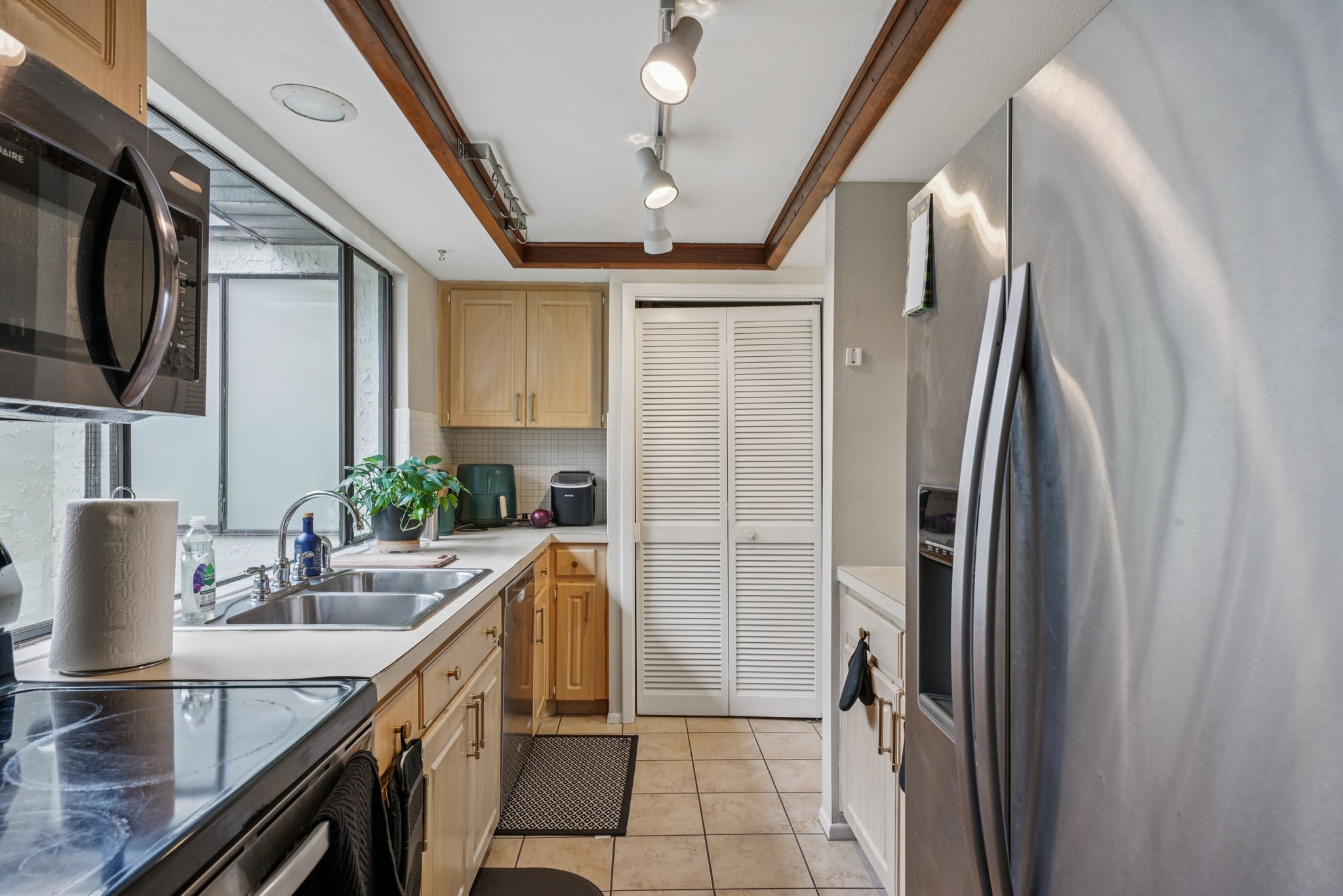 Settlers Dr-S0212-025.jpg