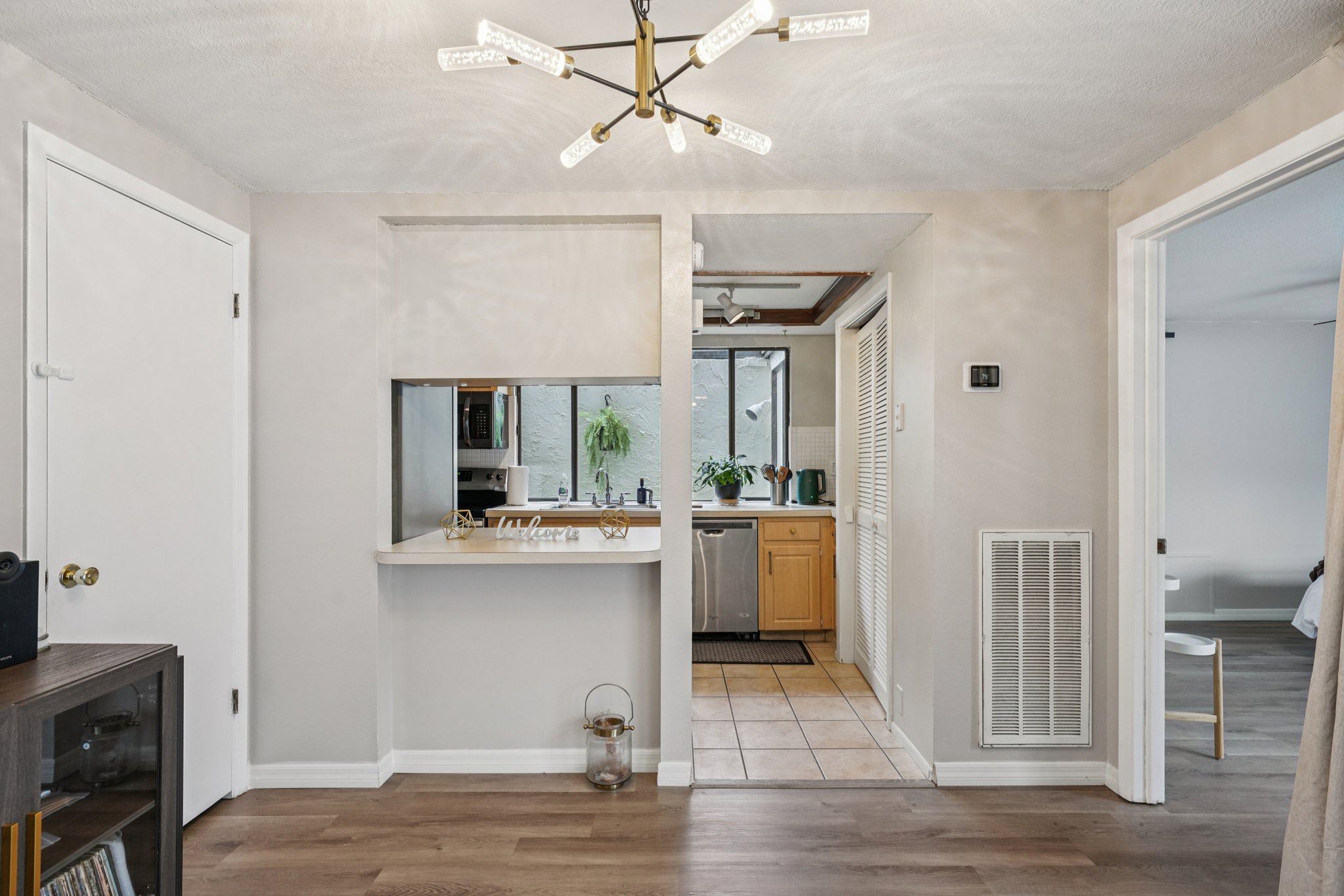 Settlers Dr-S0212-032.jpg