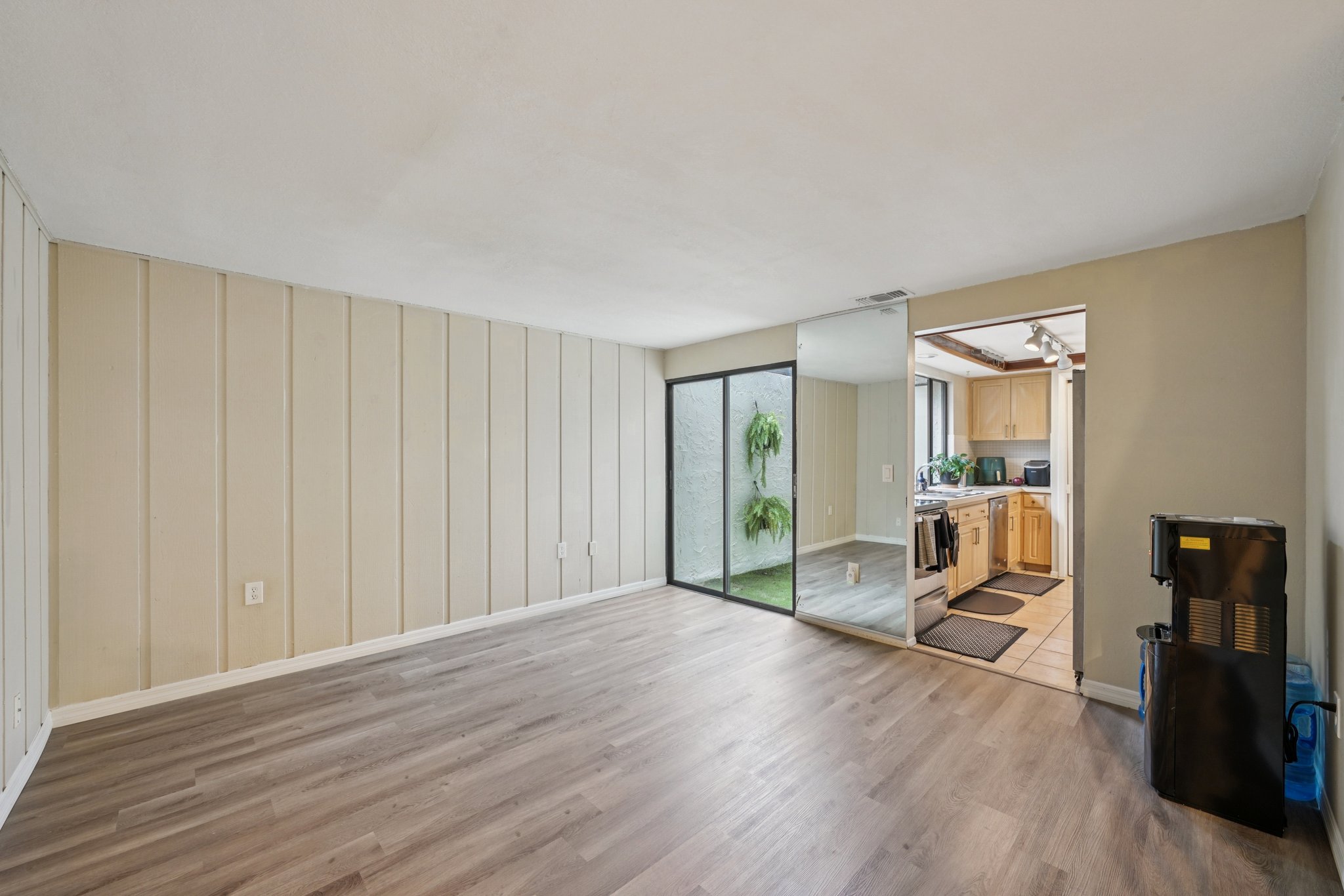 Settlers Dr-S0212-036.jpg