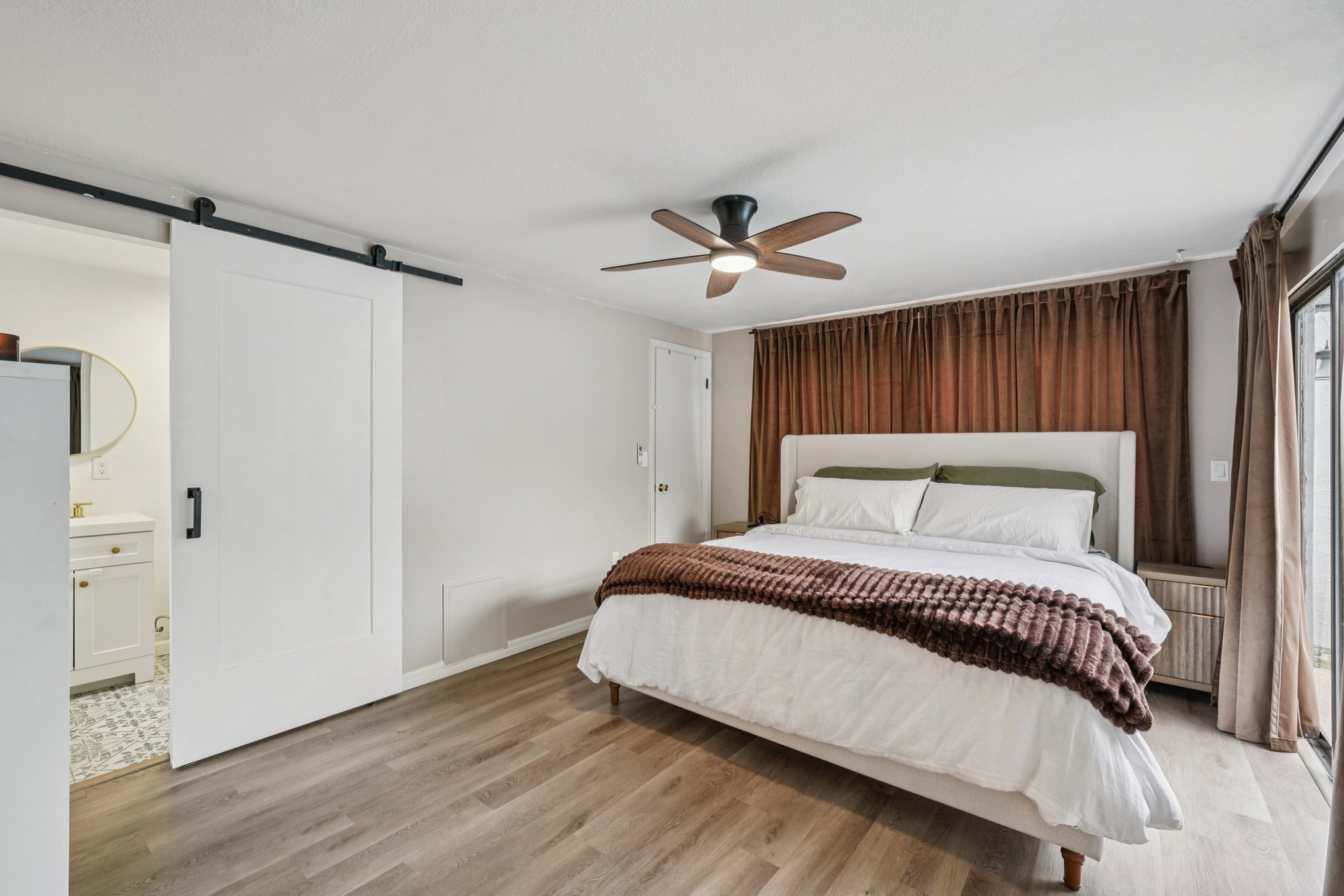 Settlers Dr-S0212-039.jpg