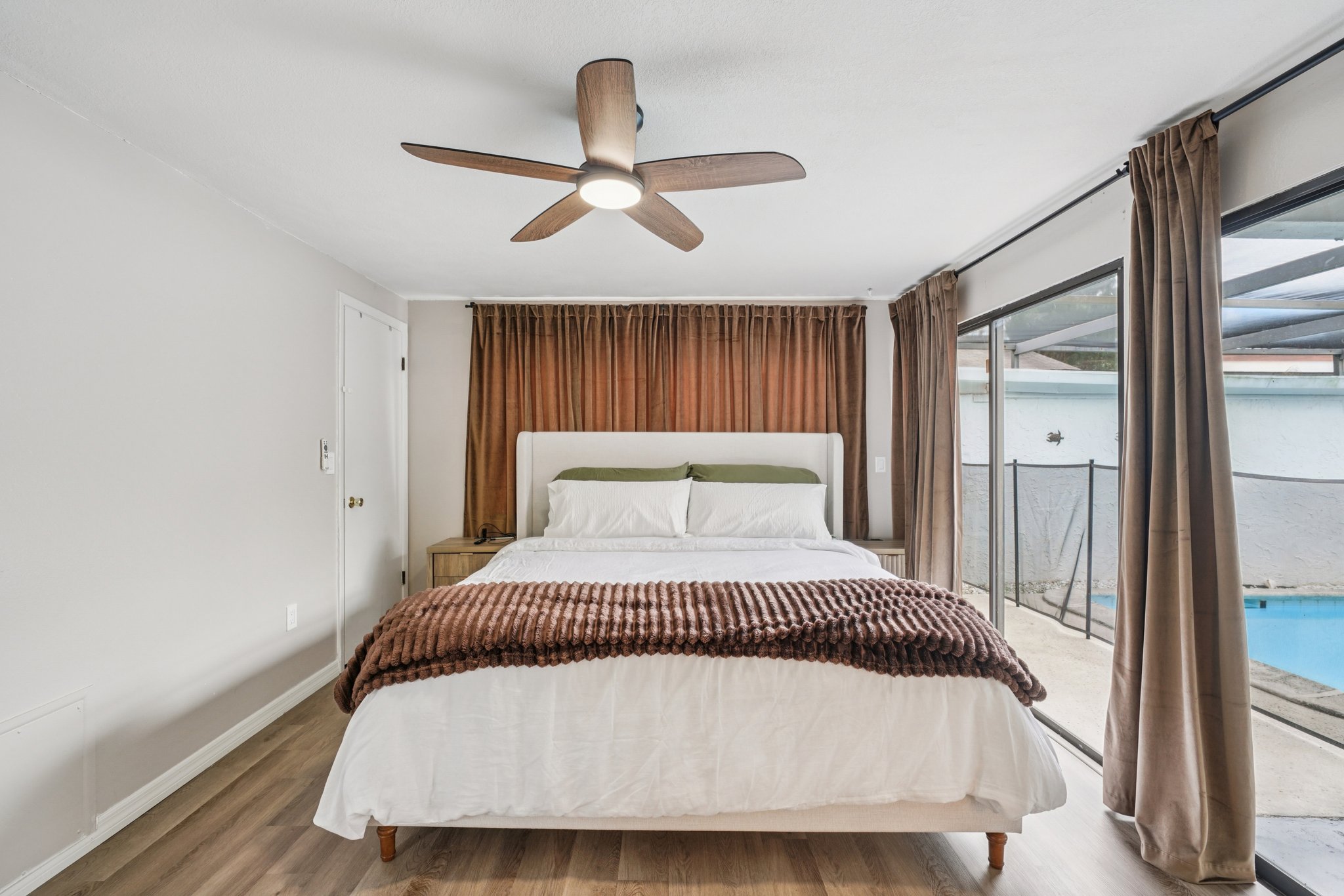 Settlers Dr-S0212-040.jpg