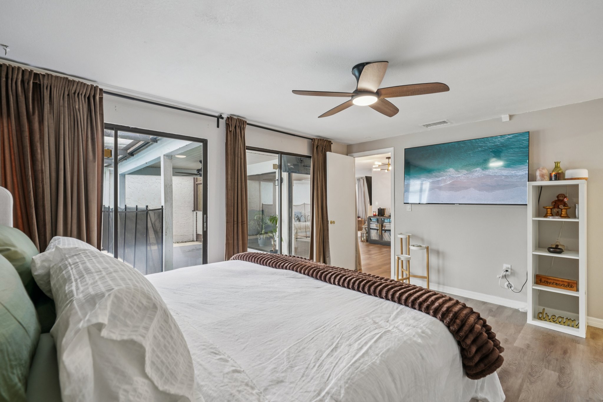 Settlers Dr-S0212-042.jpg