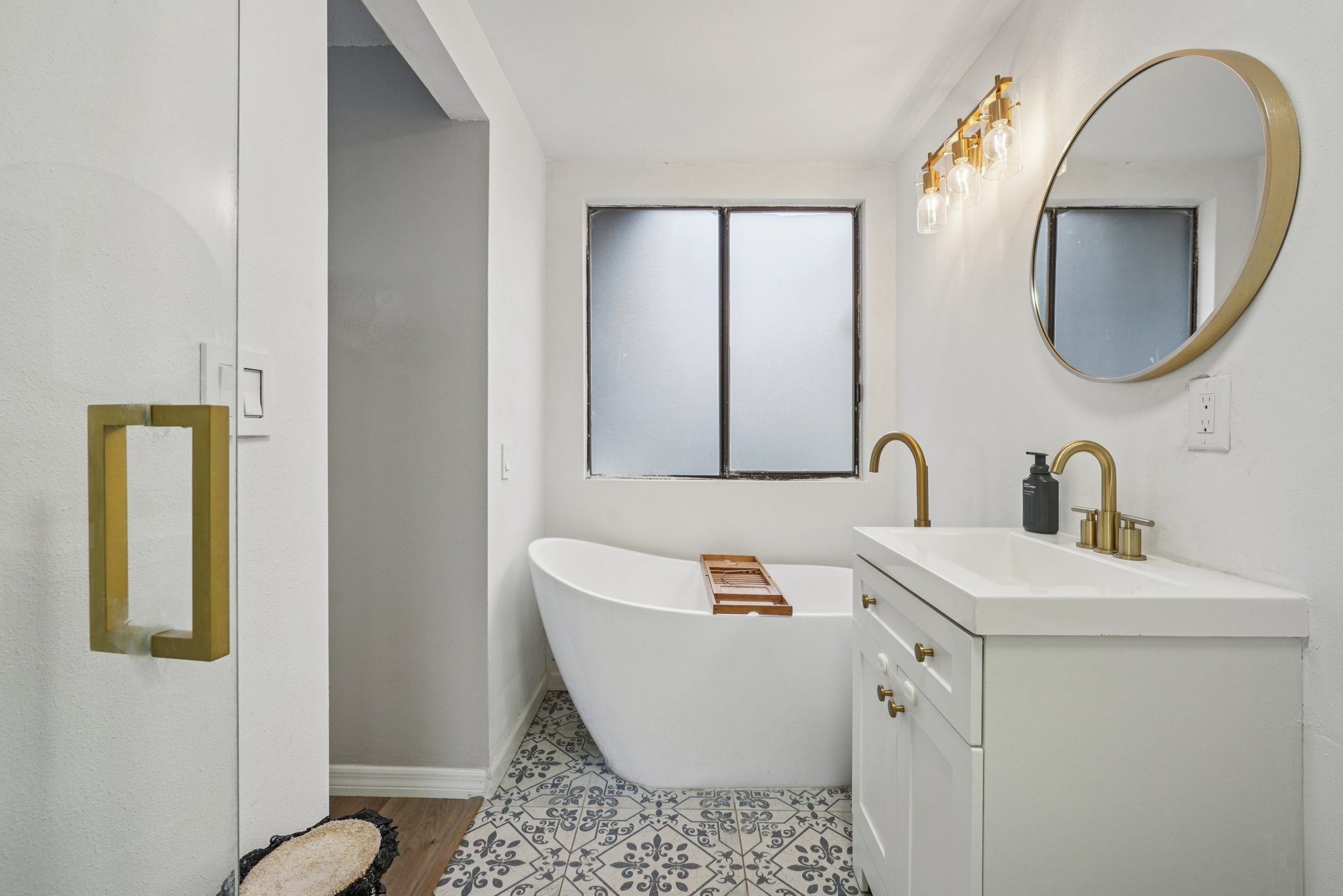 Settlers Dr-S0212-047.jpg