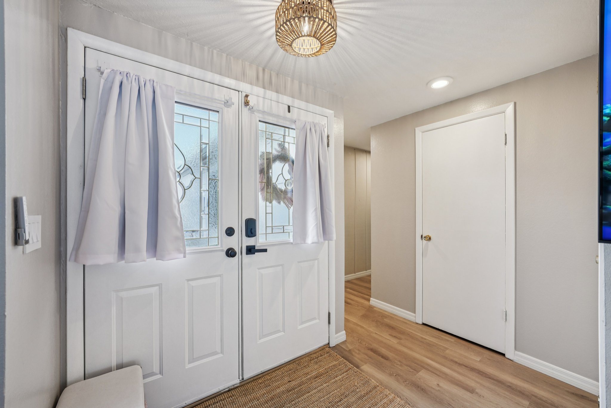 Settlers Dr-S0212-048.jpg