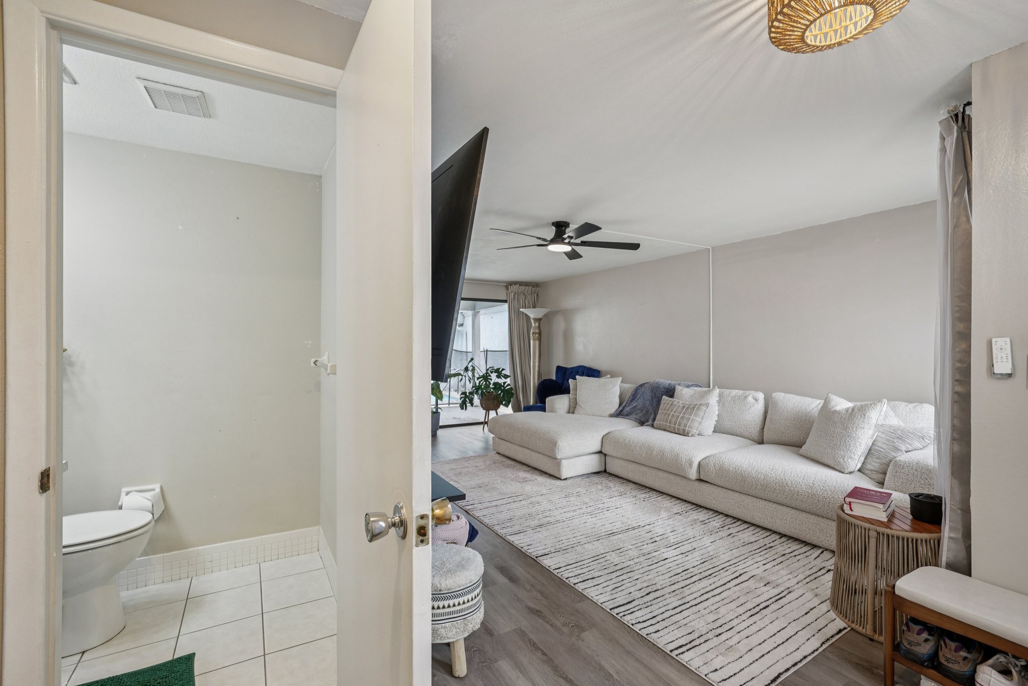 Settlers Dr-S0212-049.jpg