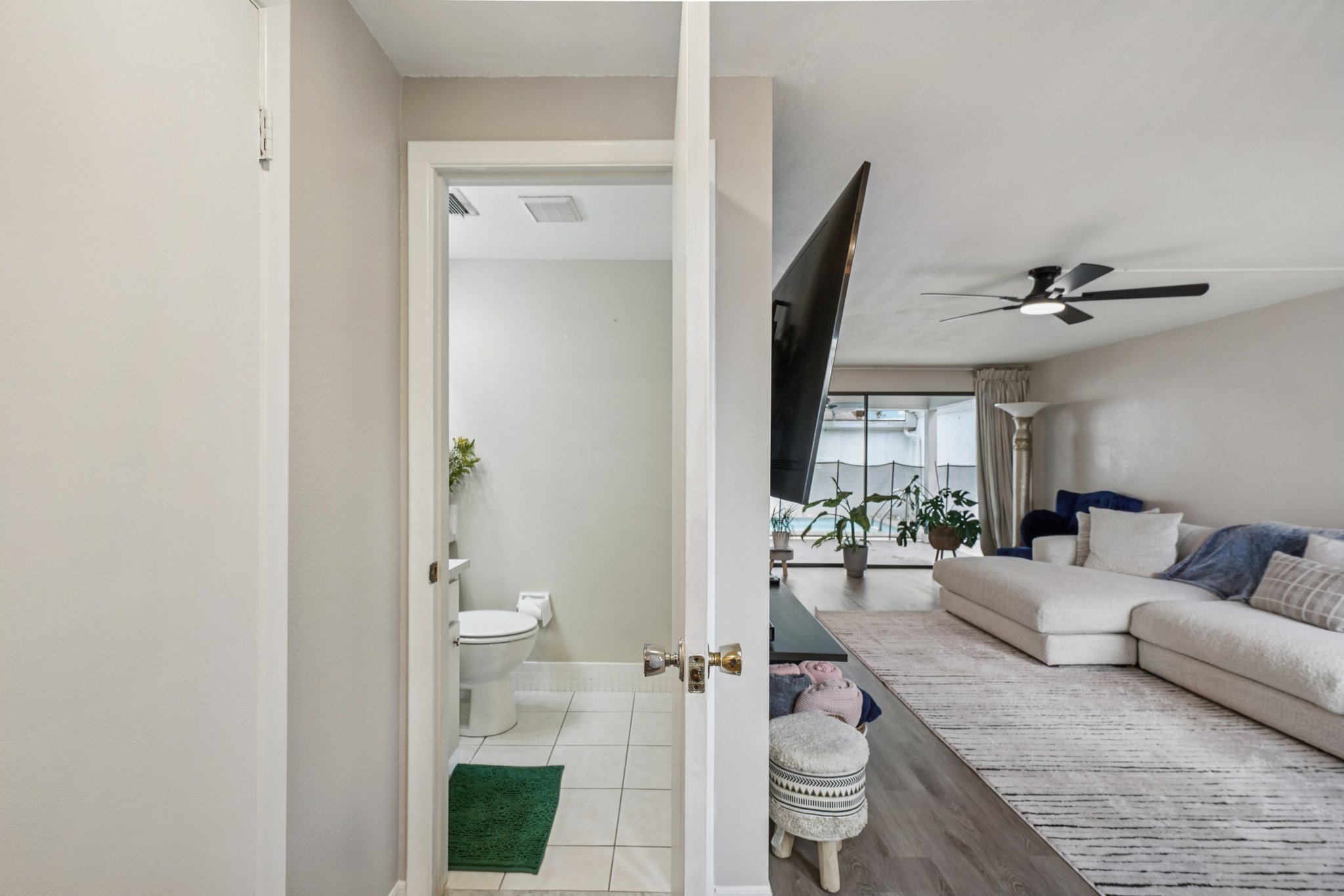 Settlers Dr-S0212-050.jpg