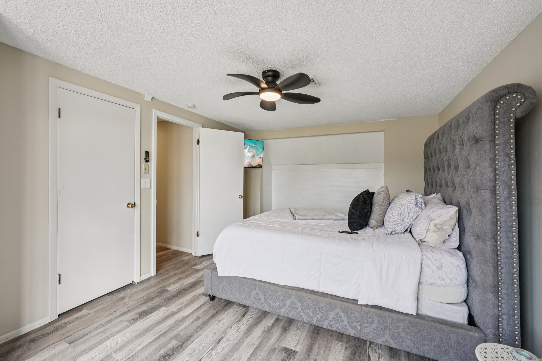 Settlers Dr-S0212-054.jpg