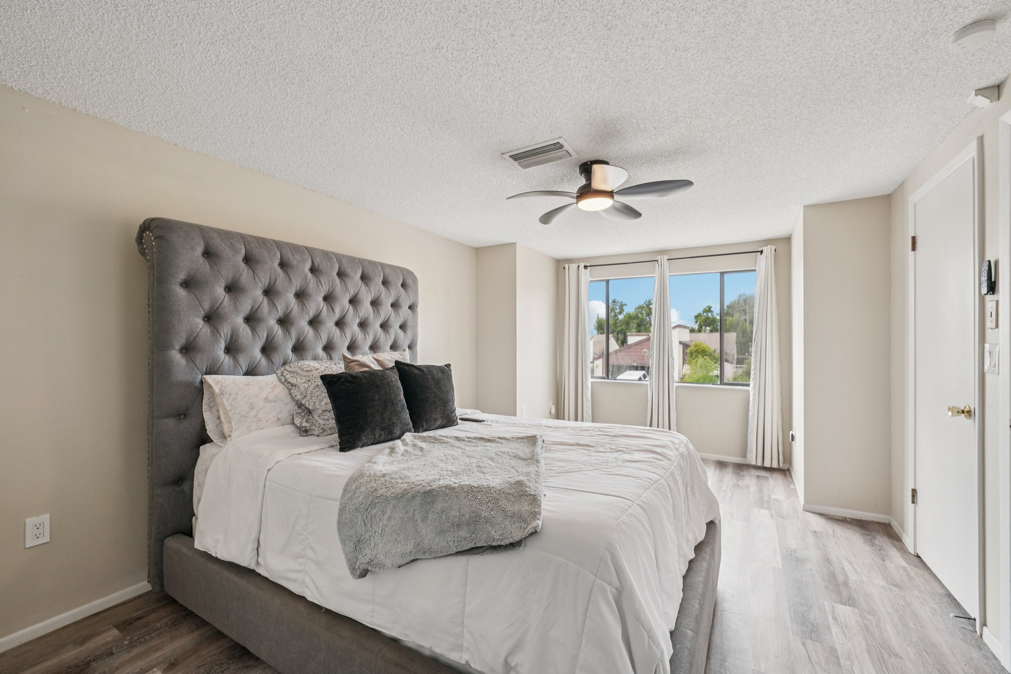 Settlers Dr-S0212-055.jpg