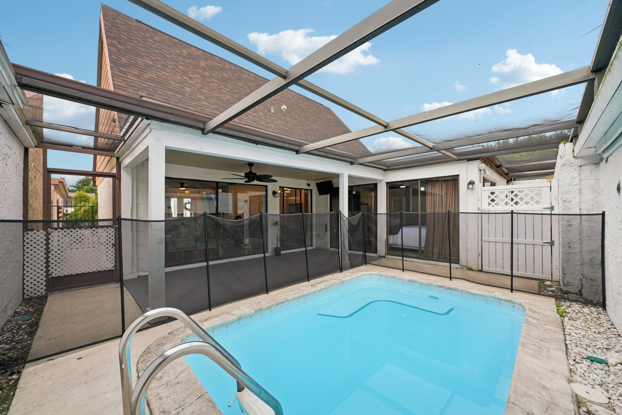 Settlers Dr-S0212-064.jpg