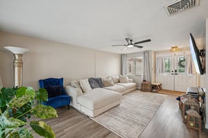 Settlers Dr-S0212-011.jpg