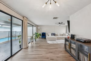 Settlers Dr-S0212-018.jpg