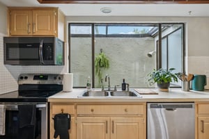 Settlers Dr-S0212-027.jpg