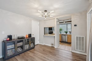 Settlers Dr-S0212-033.jpg