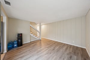 Settlers Dr-S0212-034.jpg