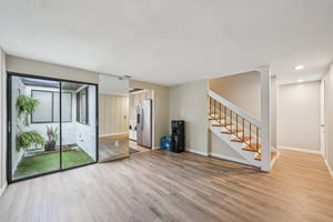 Settlers Dr-S0212-035.jpg