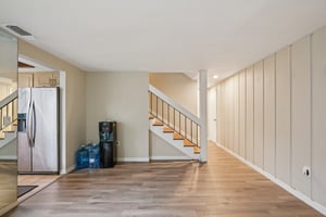 Settlers Dr-S0212-038.jpg