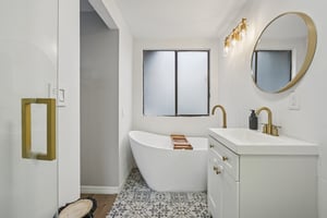 Settlers Dr-S0212-047.jpg