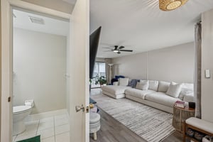 Settlers Dr-S0212-049.jpg