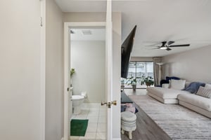 Settlers Dr-S0212-050.jpg