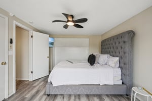 Settlers Dr-S0212-053.jpg