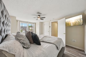 Settlers Dr-S0212-056.jpg