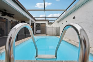 Settlers Dr-S0212-065.jpg