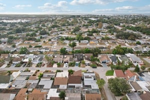 Settlers Dr-S0212-078.jpg