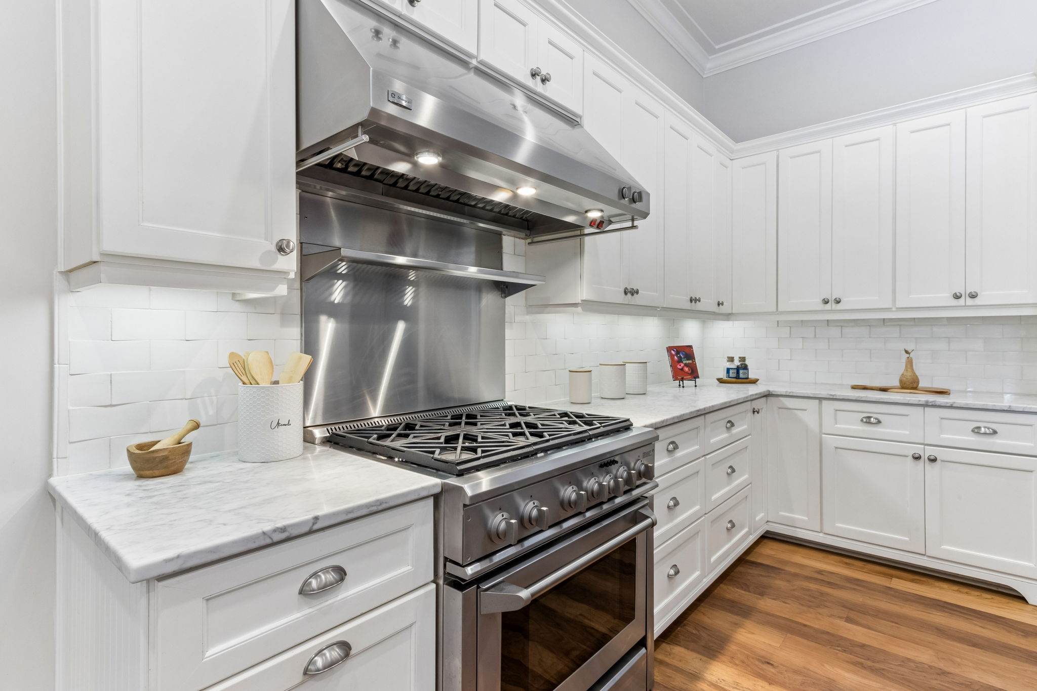 Gas Range & Custom Hood
