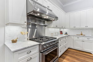Gas Range & Custom Hood