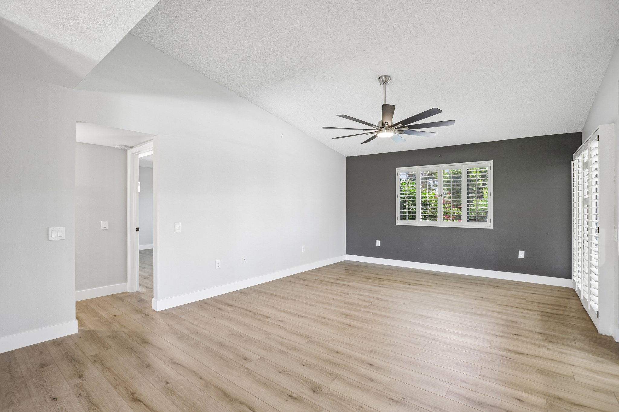 W Blue Bonnet Dr-S2905-009.jpg