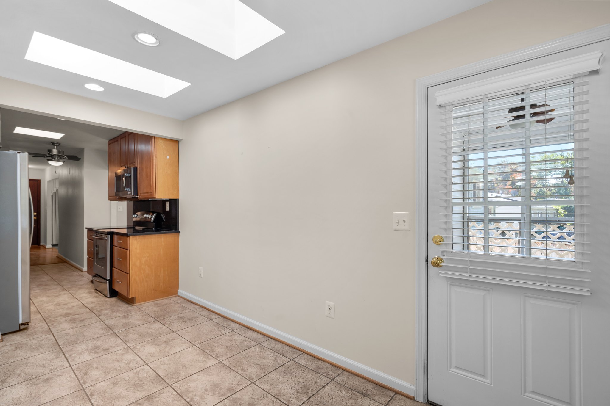 Breakfast Area and Access to Rear Deck