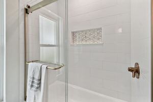 Bathroom 2 shower/tub combo