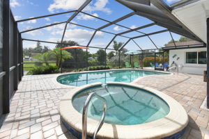 Screened Pool & Spa