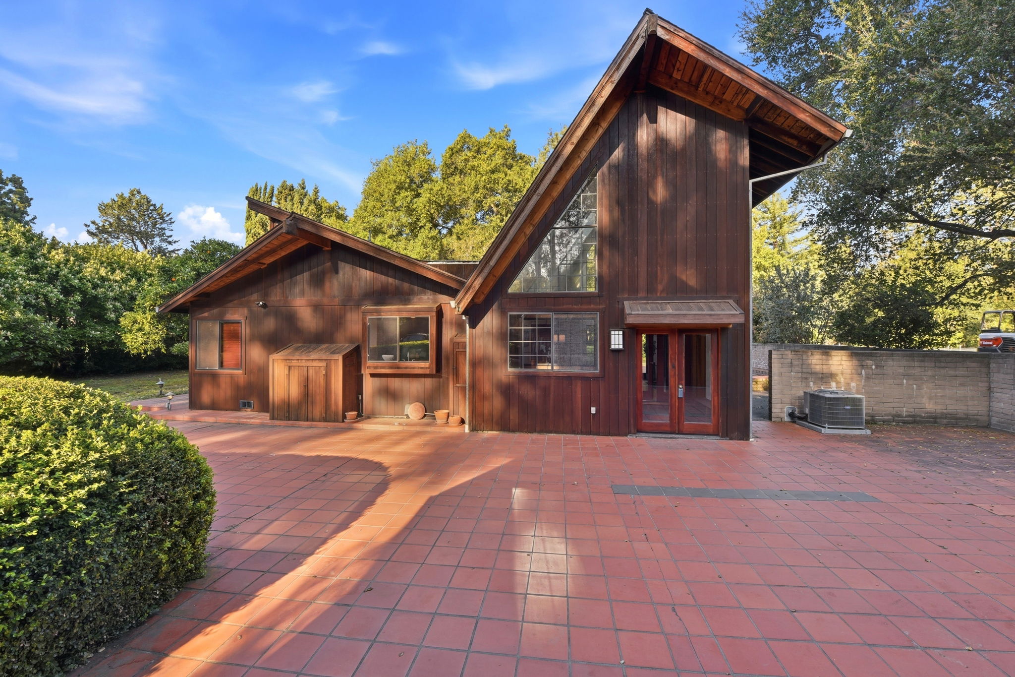 001_F8_12861 Foothill Ln