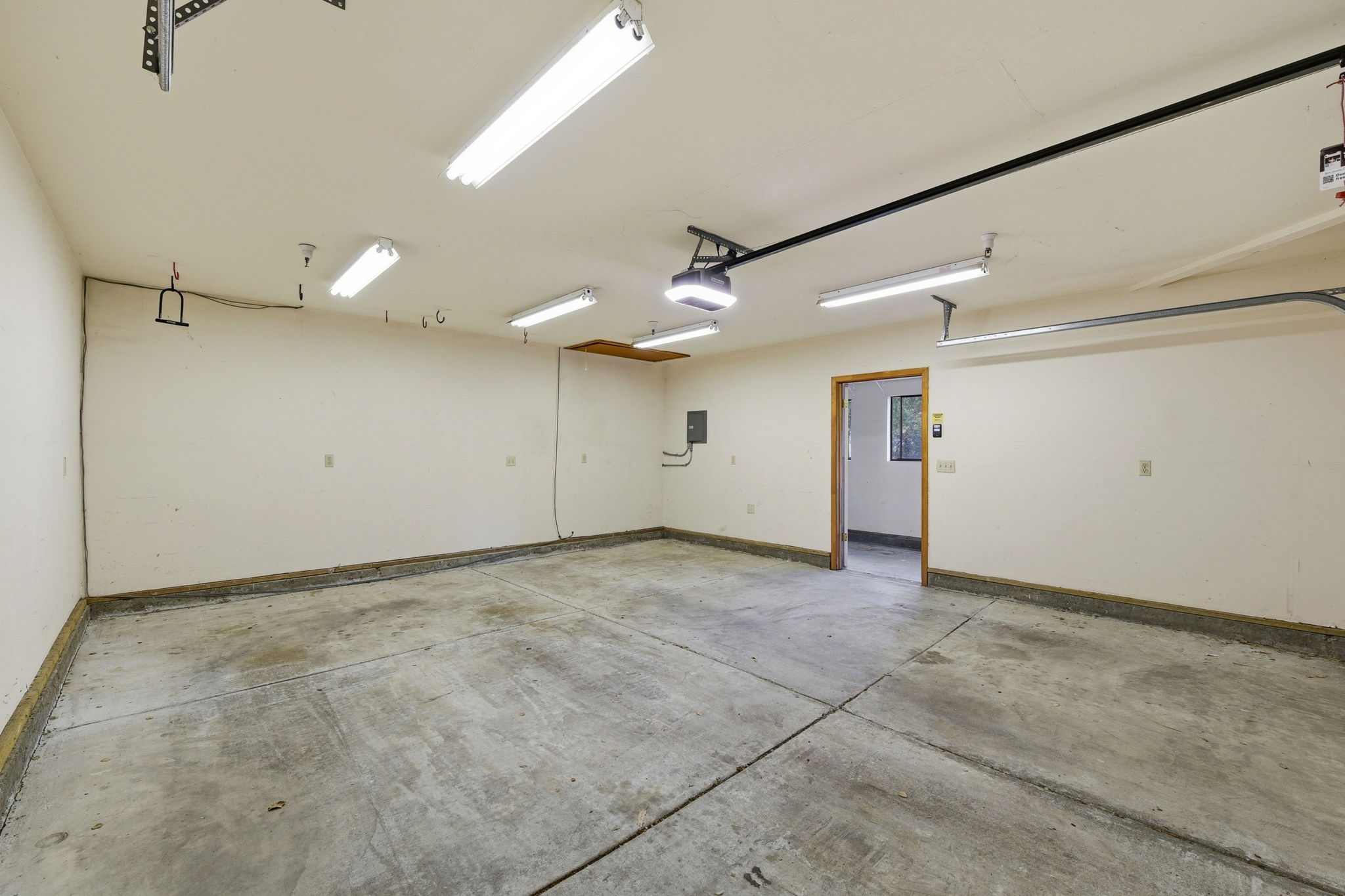 033_F8_12861 Foothill Ln