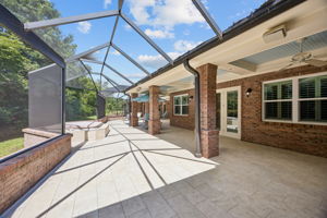 Coveredd, Screened Lanai