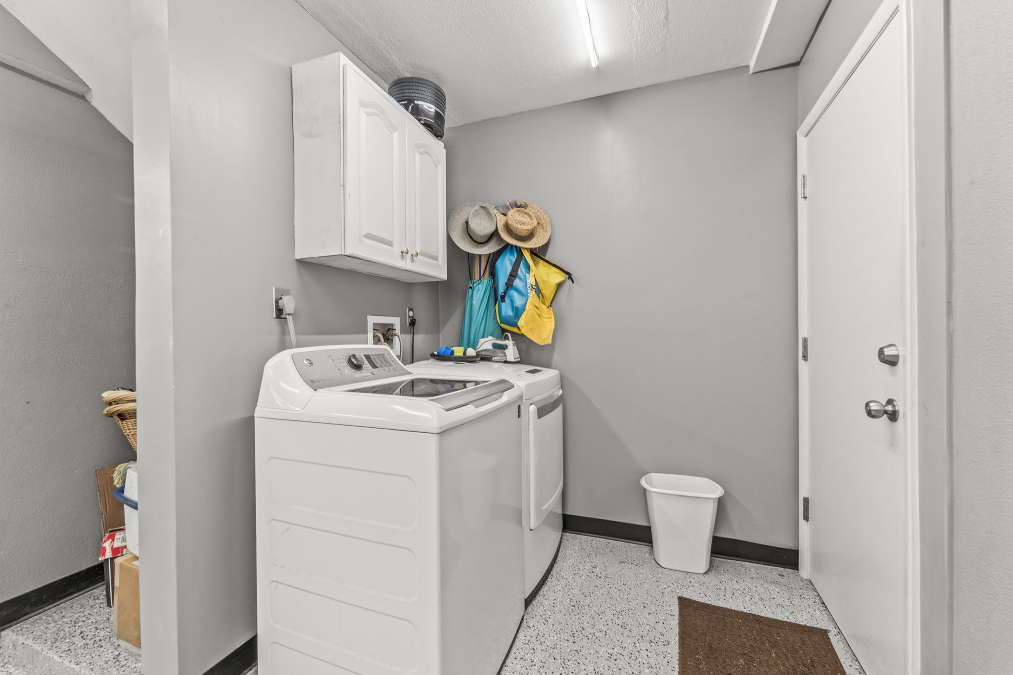 LAUND 12869 Poinsettia Ave 221